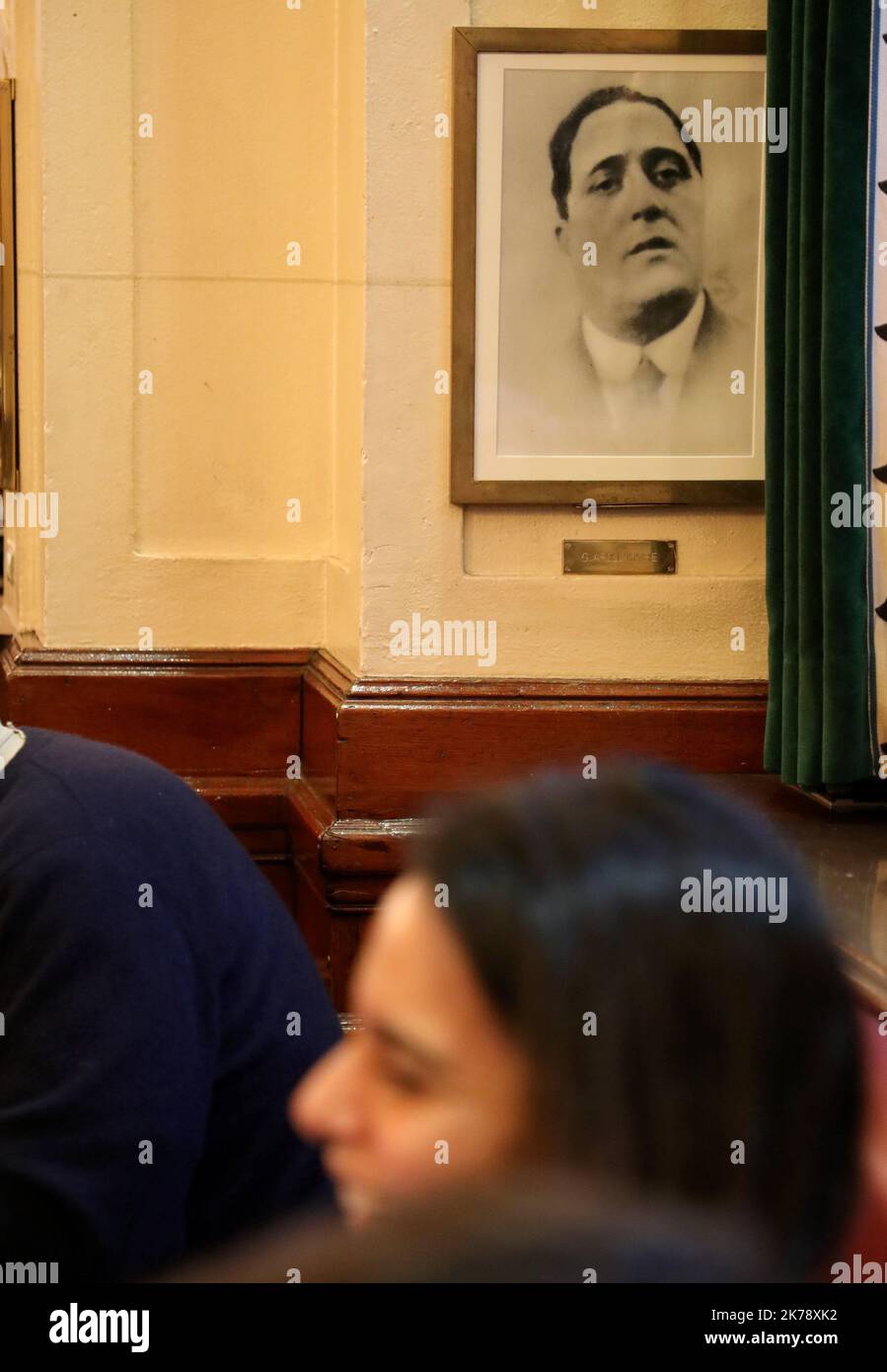 Les Deux Magots, il famoso caffè nella zona Saint-Germain-des-Pres di Parigi, Francia. Una volta aveva una reputazione come il rendezvous del letterario e intellettuale Foto Stock