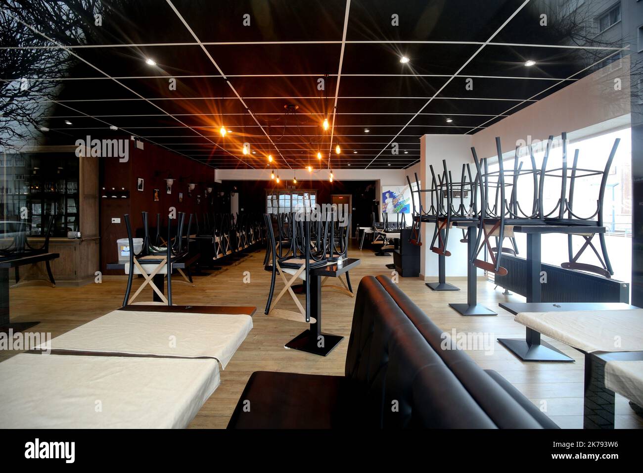 Francia, 16th 2020 marzo - caffè, ristoranti, cinema sono chiusi come nuove restrizioni per limitare la diffusione di covid-19 *** Didascalia locale *** Foto Stock