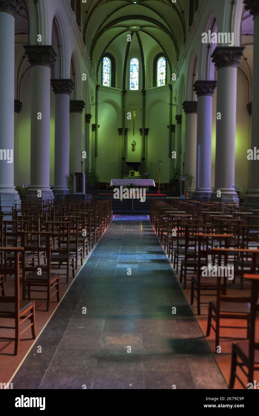 Belgio / Bruxelles / Bruxelles - la Chiesa del Convento dei Padri Carmelitani in Avenue de la Toison d'Or è vuota in questo fine settimana di Pasqua. Foto Stock