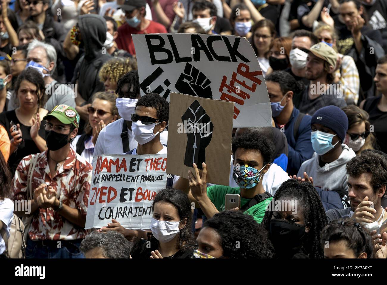 Â©PHOTOPQR/LE PROGRES/Maxime JEGAT - Lyon 13/06/2020 - Rassemblement contre les violences policiÃ¨res Ã Lyon le 13 juin 2020 -Rassemblement contre le racisme et les violences policiÃ¨res sur le parvis de la Cour d'Appel de Lyon. - 2020/06/13 protesta contro il razzismo e la brutalità della polizia Foto Stock