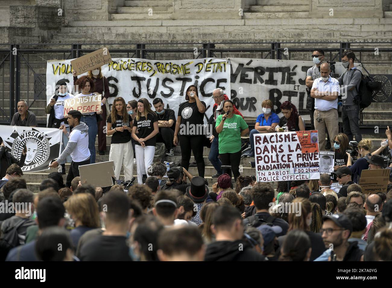 Â©PHOTOPQR/LE PROGRES/Maxime JEGAT - Lyon 13/06/2020 - Rassemblement contre les violences policiÃ¨res Ã Lyon le 13 juin 2020 -Rassemblement contre le racisme et les violences policiÃ¨res sur le parvis de la Cour d'Appel de Lyon. - 2020/06/13 protesta contro il razzismo e la brutalità della polizia Foto Stock