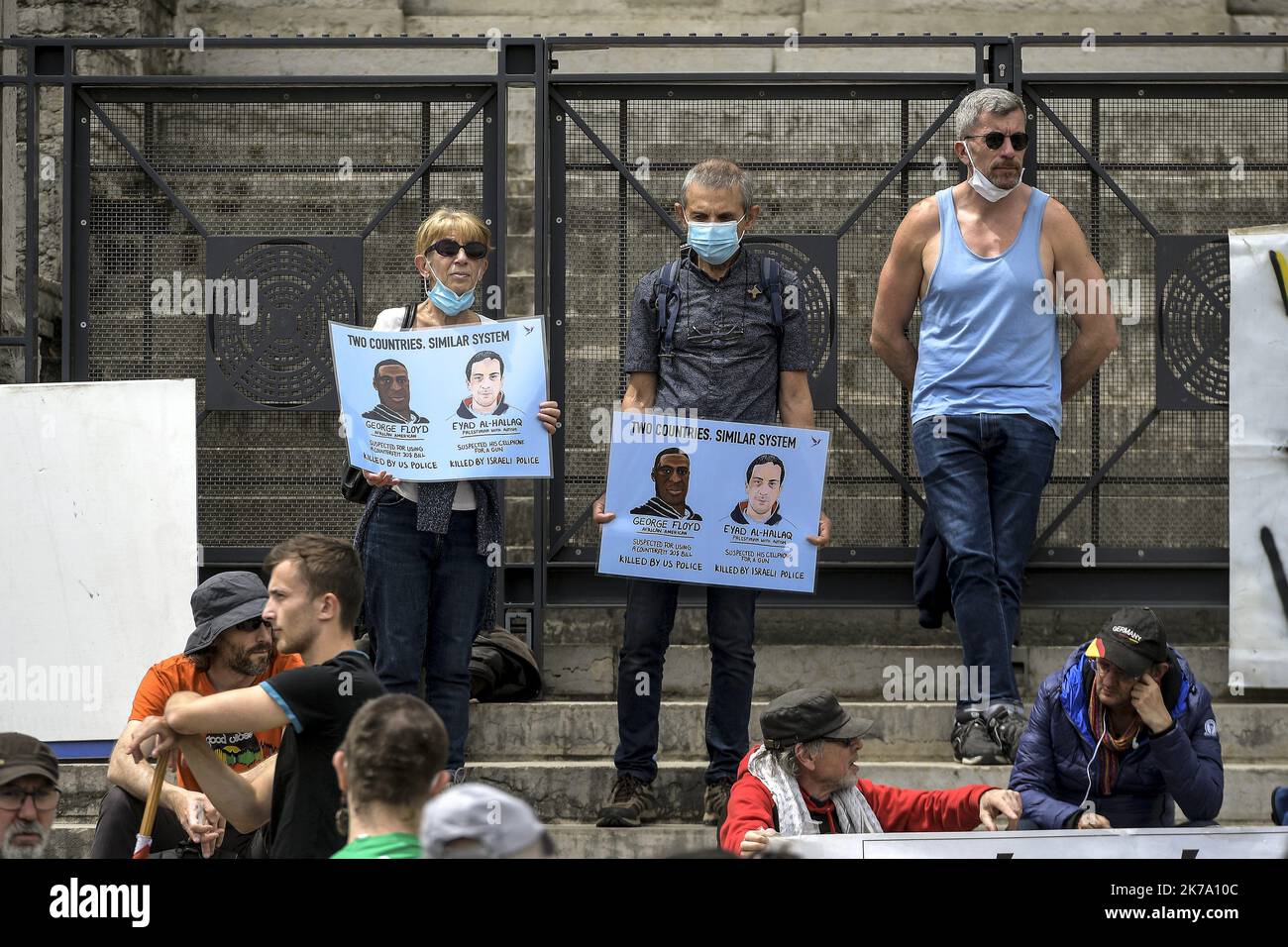 Â©PHOTOPQR/LE PROGRES/Maxime JEGAT - Lyon 13/06/2020 - Rassemblement contre les violences policiÃ¨res Ã Lyon le 13 juin 2020 -Rassemblement contre le racisme et les violences policiÃ¨res sur le parvis de la Cour d'Appel de Lyon. - 2020/06/13 protesta contro il razzismo e la brutalità della polizia Foto Stock
