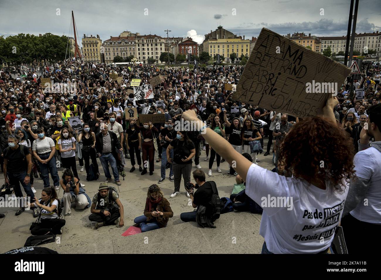 Â©PHOTOPQR/LE PROGRES/Maxime JEGAT - Lyon 13/06/2020 - Rassemblement contre les violences policiÃ¨res Ã Lyon le 13 juin 2020 -Rassemblement contre le racisme et les violences policiÃ¨res sur le parvis de la Cour d'Appel de Lyon. - 2020/06/13 protesta contro il razzismo e la brutalità della polizia Foto Stock