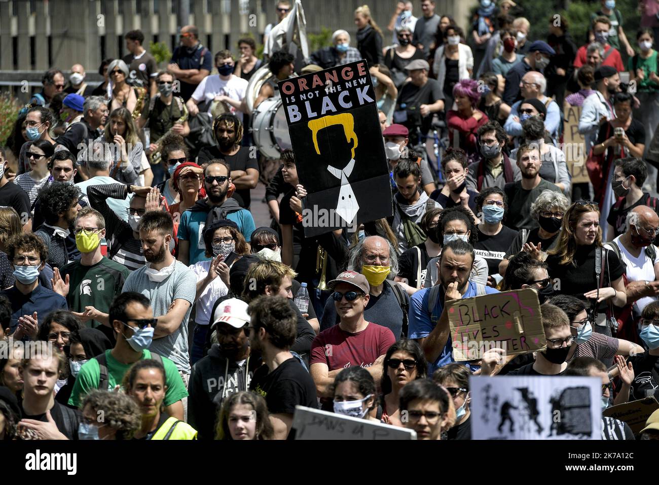 Â©PHOTOPQR/LE PROGRES/Maxime JEGAT - Lyon 13/06/2020 - Rassemblement contre les violences policiÃ¨res Ã Lyon le 13 juin 2020 -Rassemblement contre le racisme et les violences policiÃ¨res sur le parvis de la Cour d'Appel de Lyon. - 2020/06/13 protesta contro il razzismo e la brutalità della polizia Foto Stock