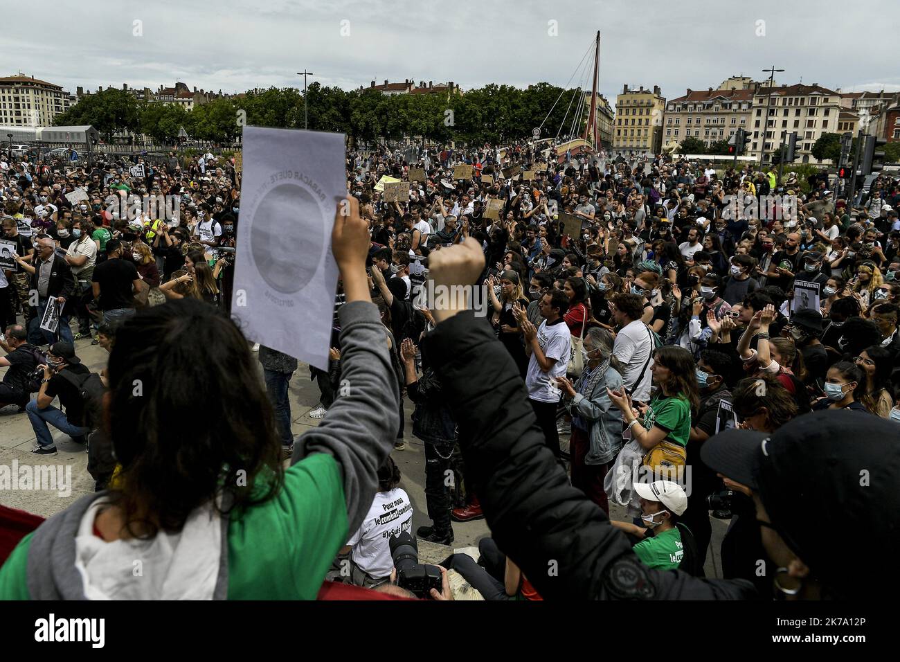 Â©PHOTOPQR/LE PROGRES/Maxime JEGAT - Lyon 13/06/2020 - Rassemblement contre les violences policiÃ¨res Ã Lyon le 13 juin 2020 -Rassemblement contre le racisme et les violences policiÃ¨res sur le parvis de la Cour d'Appel de Lyon. - 2020/06/13 protesta contro il razzismo e la brutalità della polizia Foto Stock