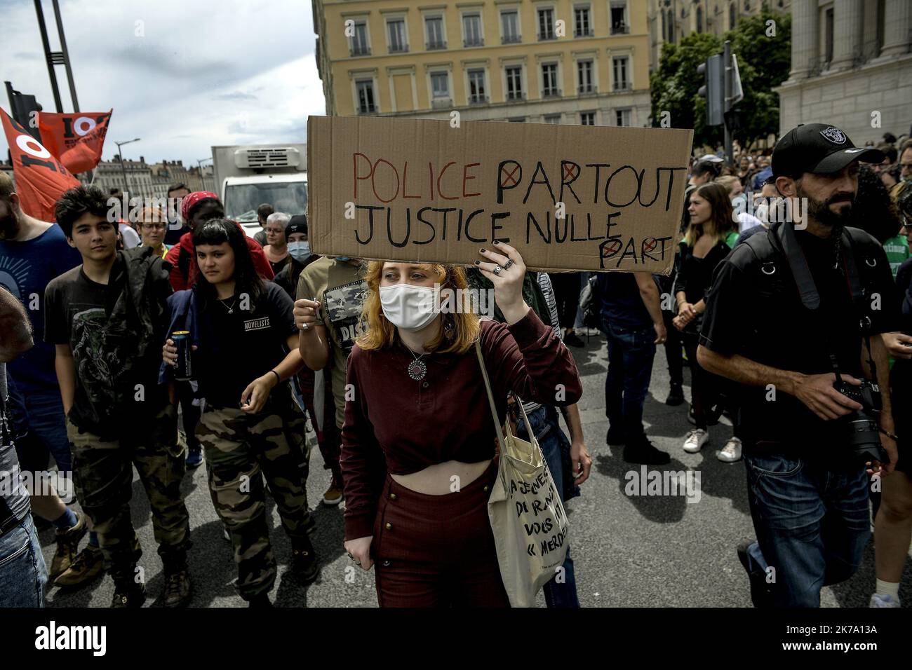 Â©PHOTOPQR/LE PROGRES/Maxime JEGAT - Lyon 13/06/2020 - Rassemblement contre les violences policiÃ¨res Ã Lyon le 13 juin 2020 -Rassemblement contre le racisme et les violences policiÃ¨res sur le parvis de la Cour d'Appel de Lyon. - 2020/06/13 protesta contro il razzismo e la brutalità della polizia Foto Stock