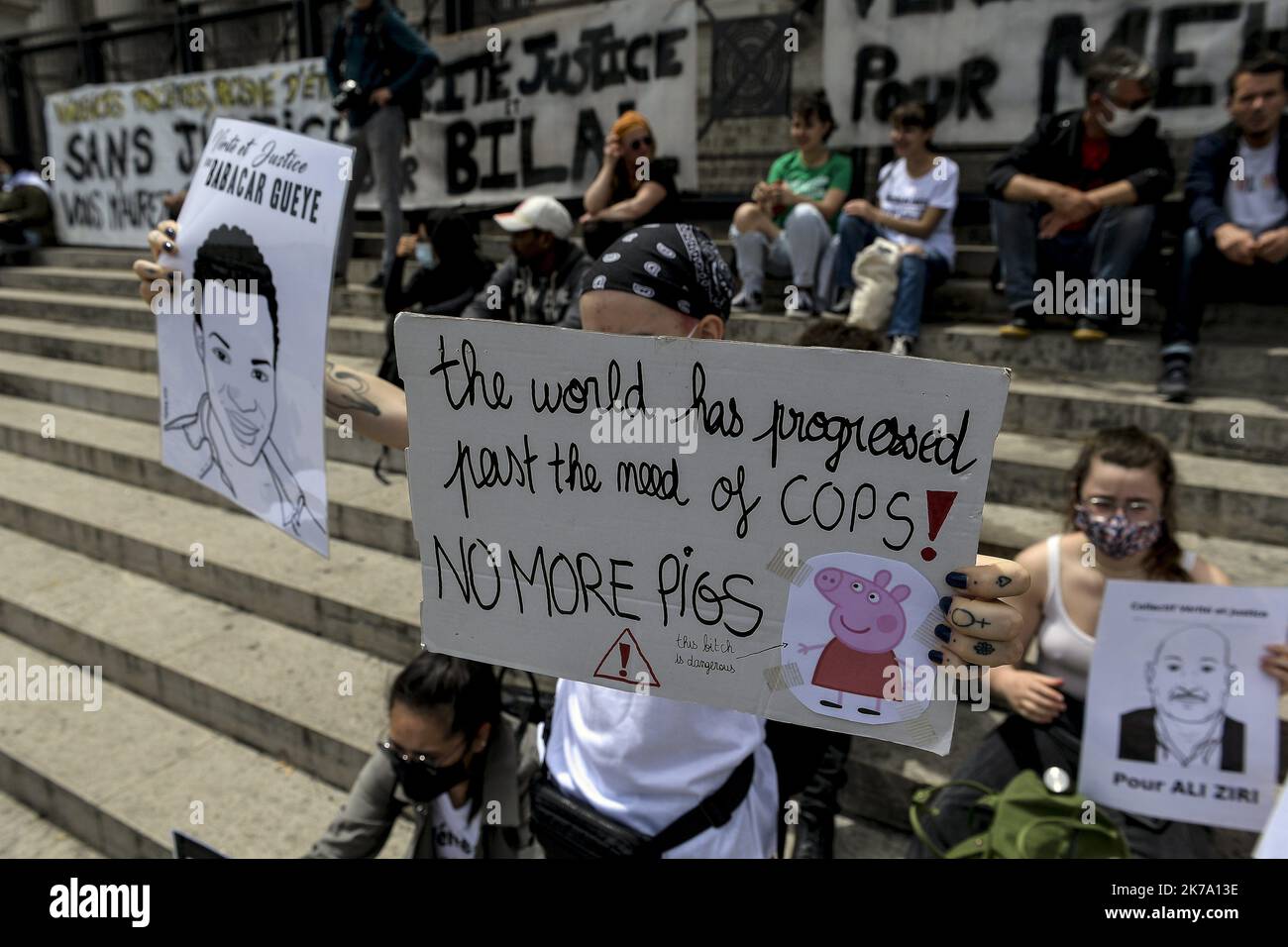 Â©PHOTOPQR/LE PROGRES/Maxime JEGAT - Lyon 13/06/2020 - Rassemblement contre les violences policiÃ¨res Ã Lyon le 13 juin 2020 -Rassemblement contre le racisme et les violences policiÃ¨res sur le parvis de la Cour d'Appel de Lyon. - 2020/06/13 protesta contro il razzismo e la brutalità della polizia Foto Stock