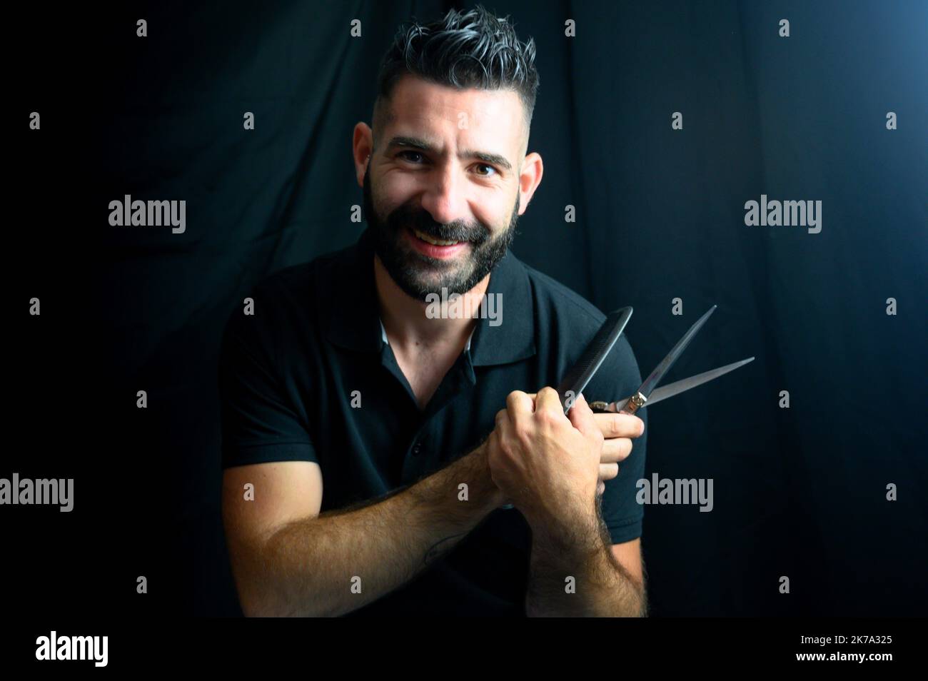 Pont Chateau, Francia, 22nd 2020 giugno - Kevin Ortega è il fondatore del Coiff nel movimento di strada. Combatte i senzatetto durante i marinai volontari Foto Stock