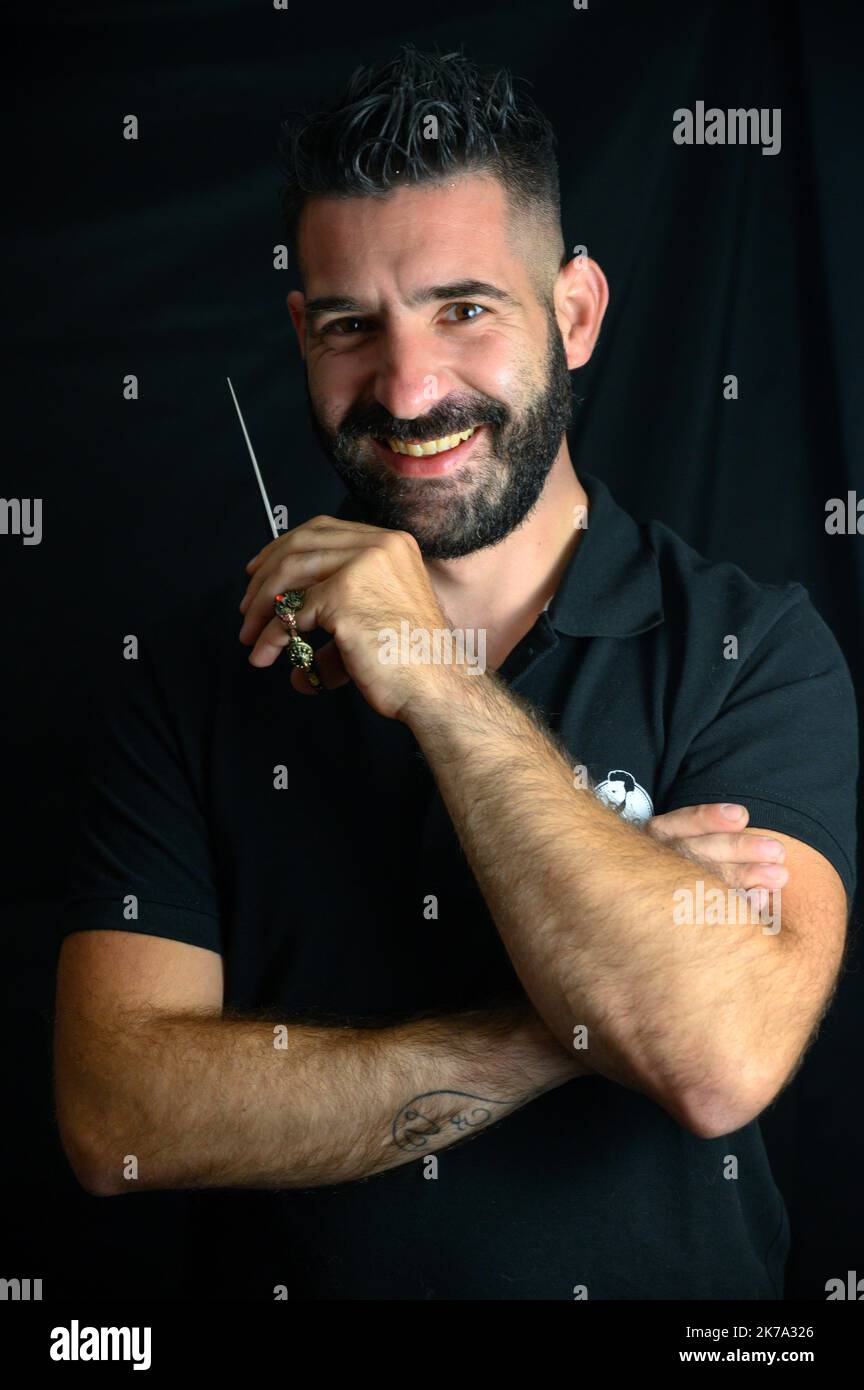 Pont Chateau, Francia, 22nd 2020 giugno - Kevin Ortega è il fondatore del Coiff nel movimento di strada. Combatte i senzatetto durante i marinai volontari Foto Stock