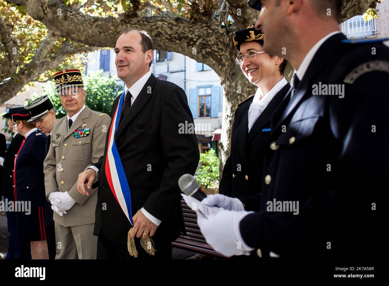 Archivia la foto del nuovo primo Ministro Jean Castex durante le cerimonie che commemorano l'armistizio del 1918. Fu allora sindaco del comune di Prades. Novembre 11, 2013. Prades, Francia. Foto Stock