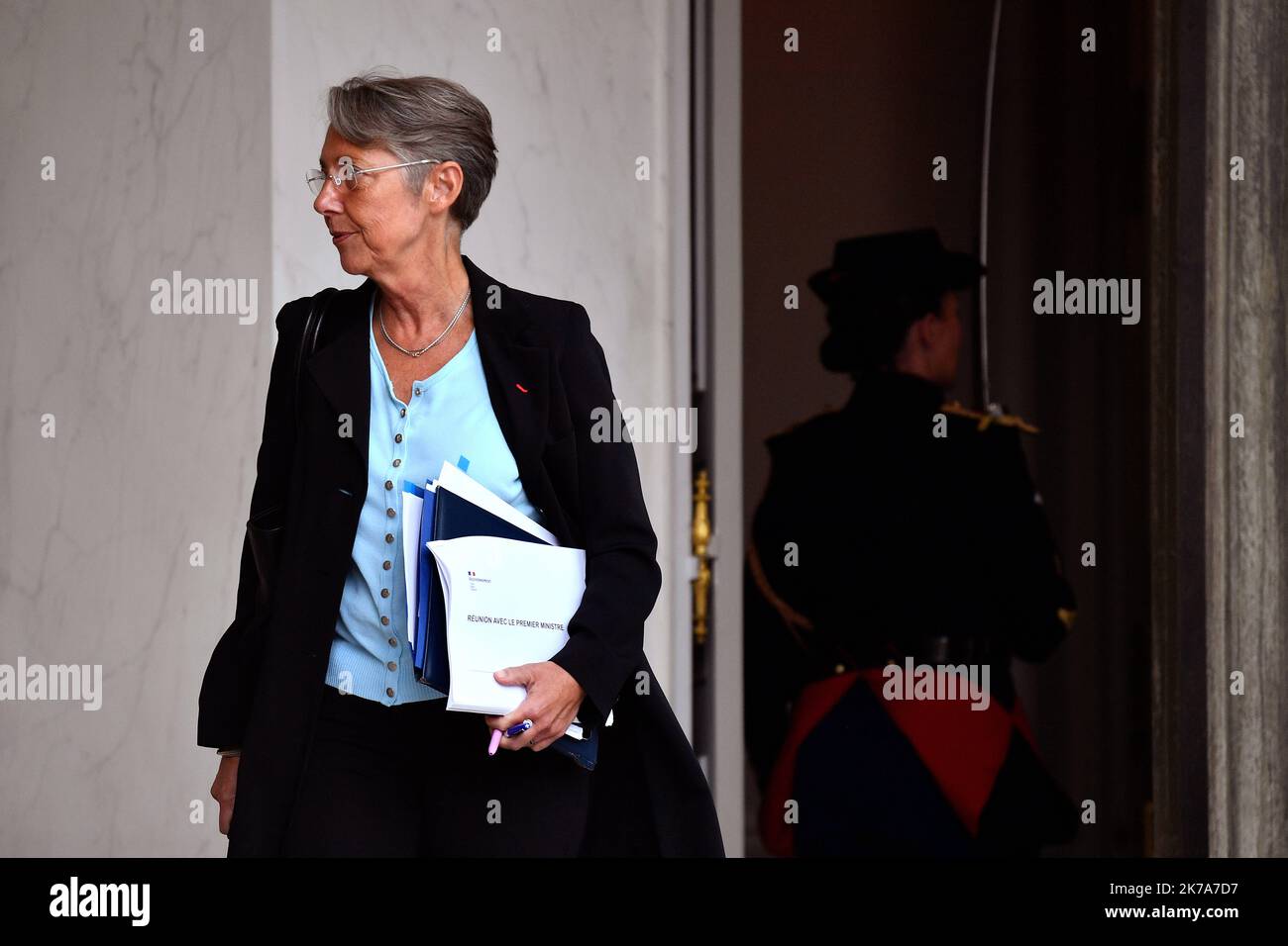 Elisabeth Borne, Ministro del lavoro, dell'occupazione e dell'integrazione durante l'uscita dal Consiglio dei Ministri. Foto Stock