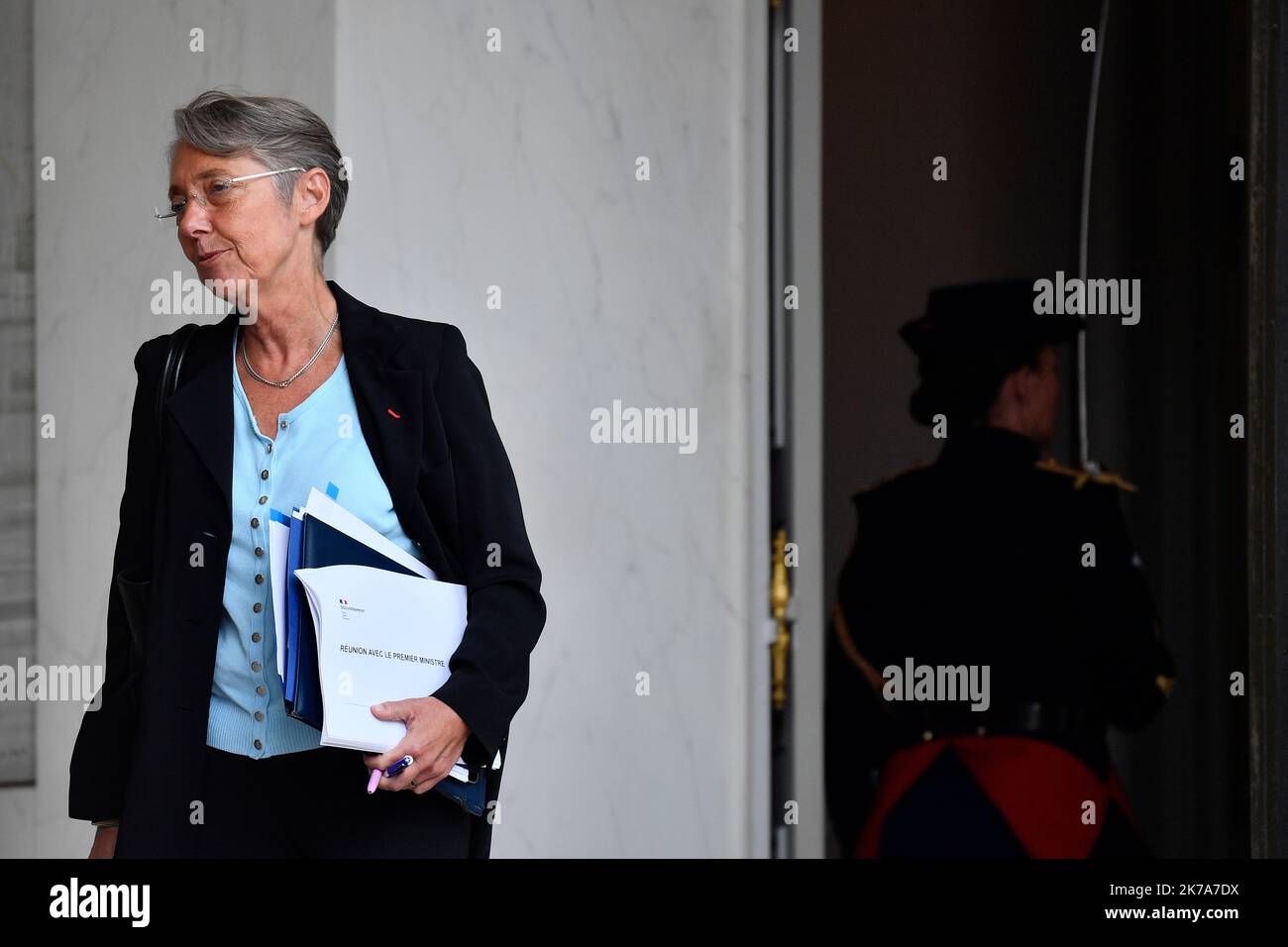 Elisabeth Borne, Ministro del lavoro, dell'occupazione e dell'integrazione durante l'uscita dal Consiglio dei Ministri. Foto Stock