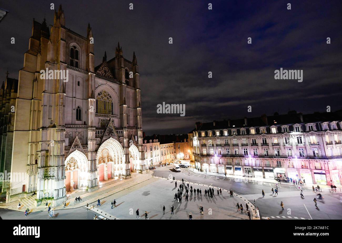 Archivio immagini della cattedrale di Saint-Pierre e Saint-Paul come il fuoco nella cattedrale di Saint-Pierre e Saint-Paul è ora contenuto Sabato 18 luglio 2020. Foto Stock