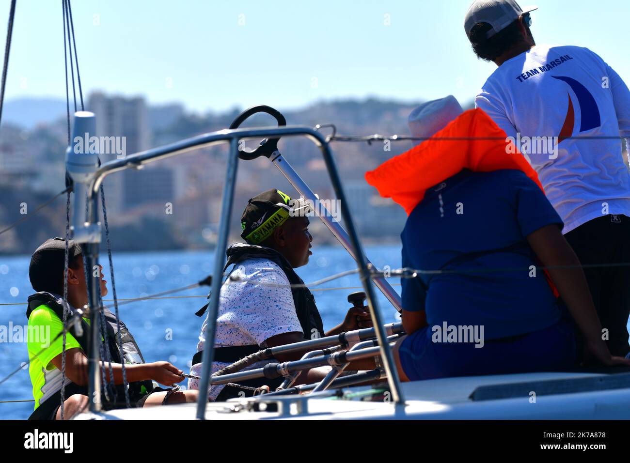 Giornata di vela per 10 giovani con skipper Christophe Pratt lunedì 20 luglio 2020. Foto Stock