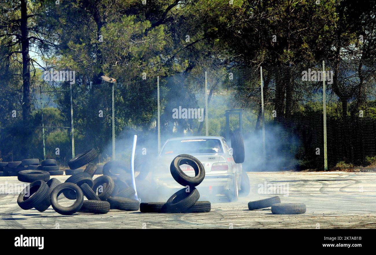 ©PHOTOPQR/NICE MATIN/Valerie le Parc ; LE LUC ; 26/07/2020 ; REMY JULIENNE AU CIRCUIT DU VAR le Luc, Circuit du Var : démonstrations de 'stunds' et de Cascades autos et motos sur le Circuit, à la faveur de la création d'un club sur Gonfaron. En présence de Rémy Julienne, parrain du club - 2020/07/26. Rémy Julienne (Cepoy, 17 aprile 1930) è un . È anche un ex campione di rallycross e un campione di motocross francese del 1956. Foto Stock