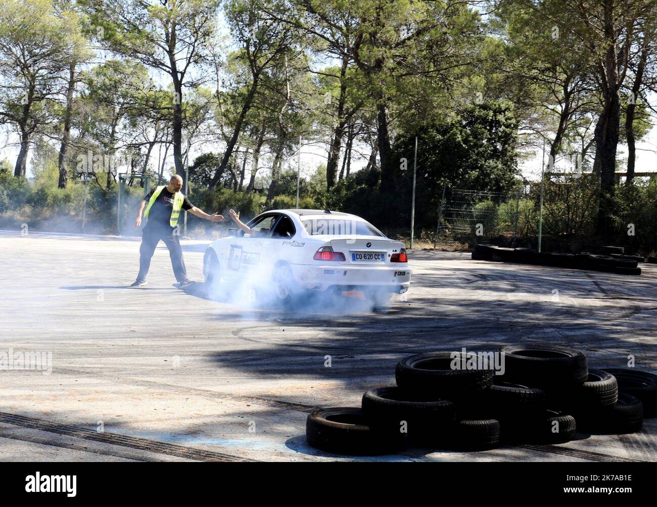 ©PHOTOPQR/NICE MATIN/Valerie le Parc ; LE LUC ; 26/07/2020 ; REMY JULIENNE AU CIRCUIT DU VAR le Luc, Circuit du Var : démonstrations de 'stunds' et de Cascades autos et motos sur le Circuit, à la faveur de la création d'un club sur Gonfaron. En présence de Rémy Julienne, parrain du club - 2020/07/26. Rémy Julienne (Cepoy, 17 aprile 1930) è un . È anche un ex campione di rallycross e un campione di motocross francese del 1956. Foto Stock