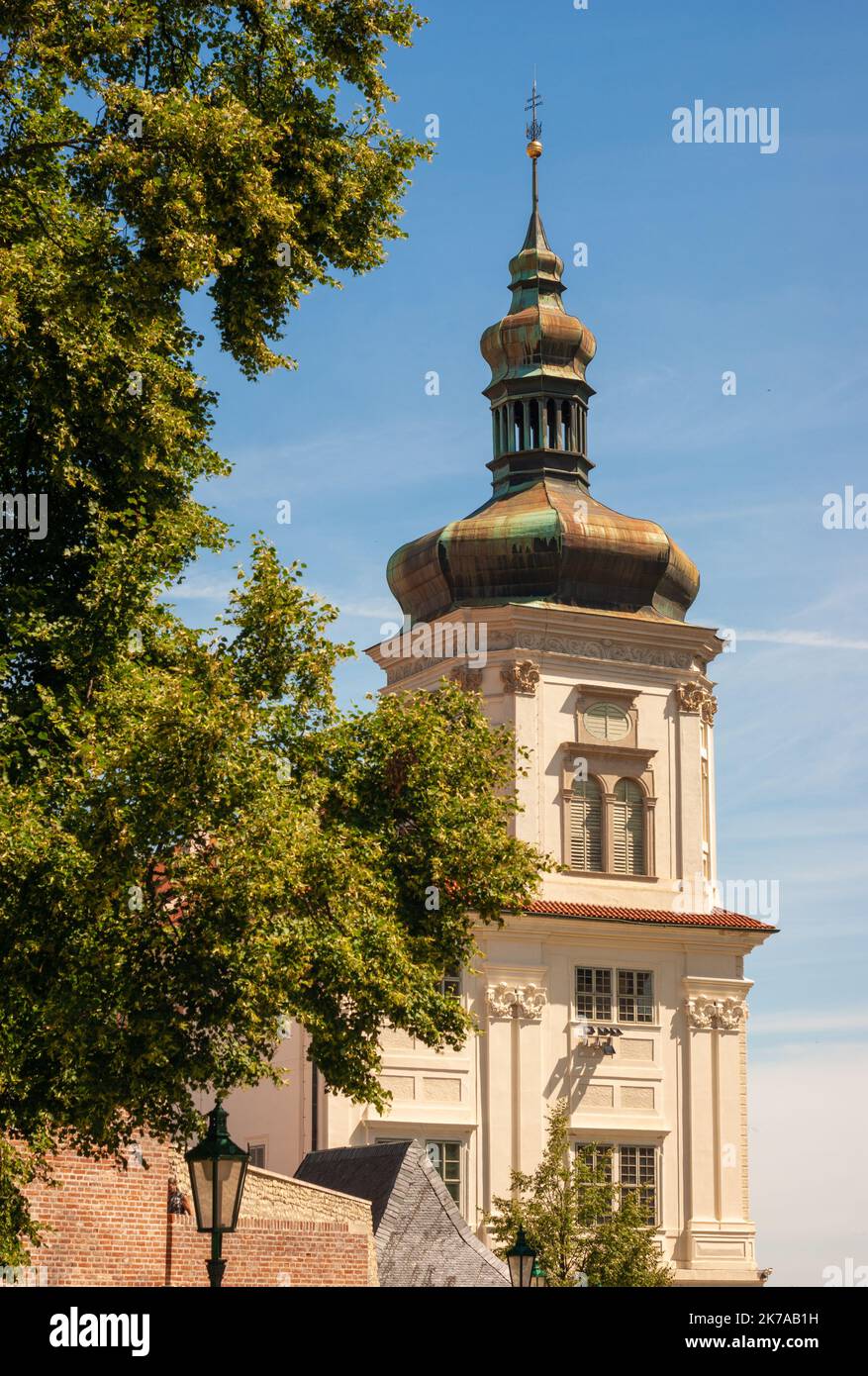 Ex collegio gesuita ora museo d'arte. Regione Boemia centrale della Repubblica Ceca, Kutná Hora, patrimonio dell'umanità dell'UNESCO, con architettura medievale. Foto Stock