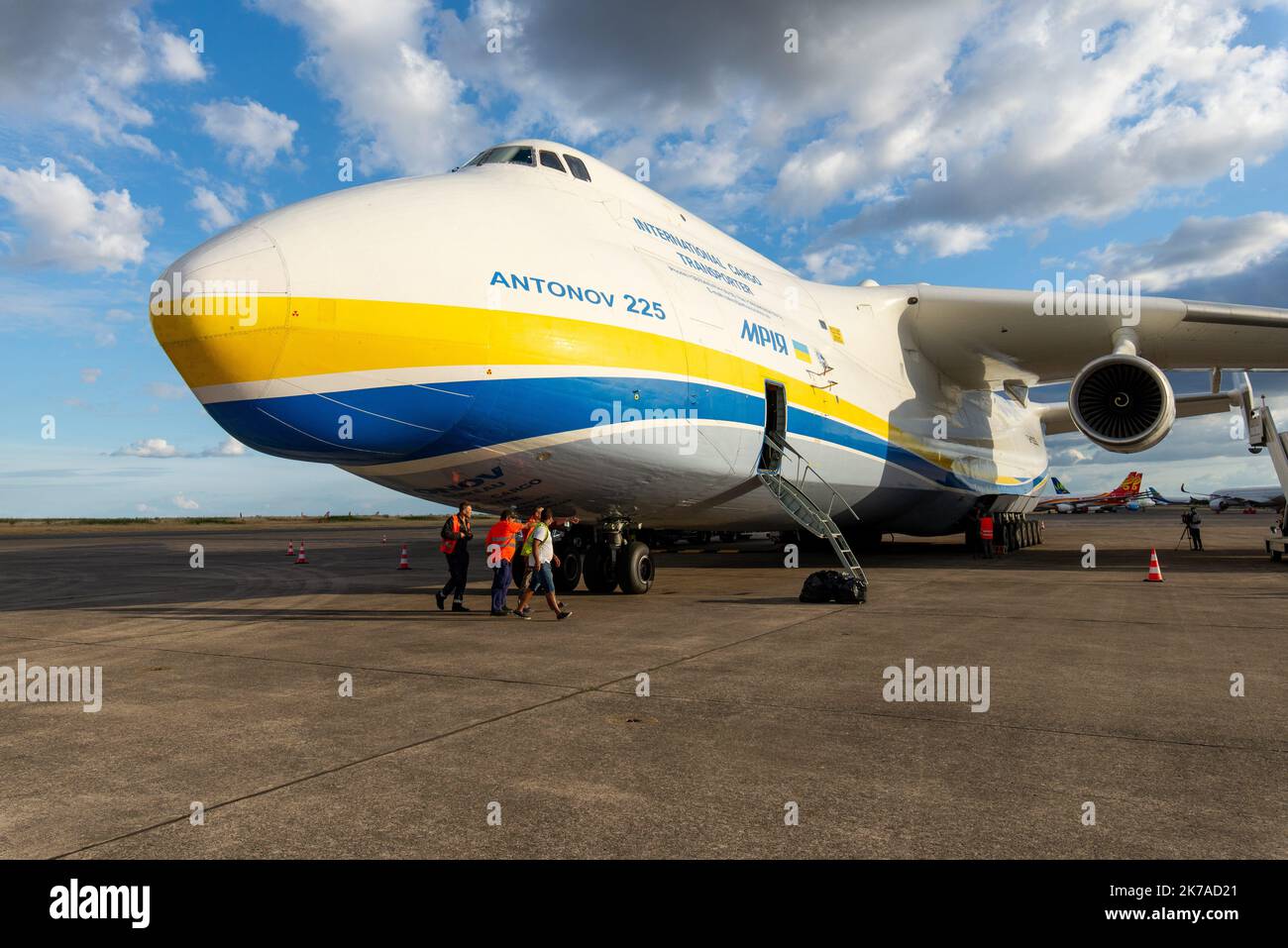 ©PHOTOPQR/LA NOUVELLE REPUBLIQUE/T.ROULLIAUD ; CHATEAUROUX ; 02/08/2020 ; Photo Thierry Roulliaud - la Nouvelle Republique Escale Technique de l'Antonov AN 225, più gros avion du monde, sur la piste de l'aéroport Marcel-Dassault de Chateauroux, le 2 août 2020. Sosta dell'Antonov AN 225, il più grande aereo del mondo, sulla pista dell'aeroporto di Marcel-Dassault a Chateauroux il 3 agosto 2020 Foto Stock