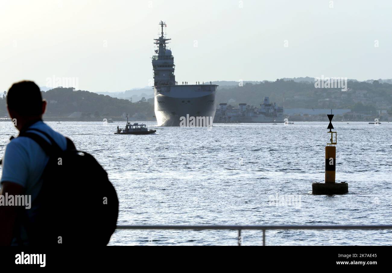 ©PHOTOPQR/NICE MATIN/Valerie le Parc ; Toulon ; 09/08/2020 ; LE PORTE HELICOPTERES TONNERRE PART POUR LE LIBAN partenza del vettore aereo Tonnerre per il Libano Foto Stock