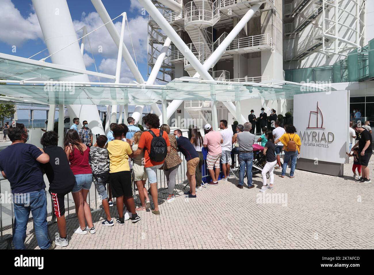 ©PHOTOPQR/LE PARISIEN/ARNAUD JOURNOIS ; LISBONNE ; 15/08/2020 ; FOOTBALL FINAL 8 DE LA LIGUE DES CHAMPIONS A LISBONNE . LES PARISIENS QUITTENT LEUR HOTEL POUR LE CENTRE D'ENTRAINEMENT / 2020/08/15. Champion's League Final 8 il team PSG francese arriva a Lisbonn. Foto Stock