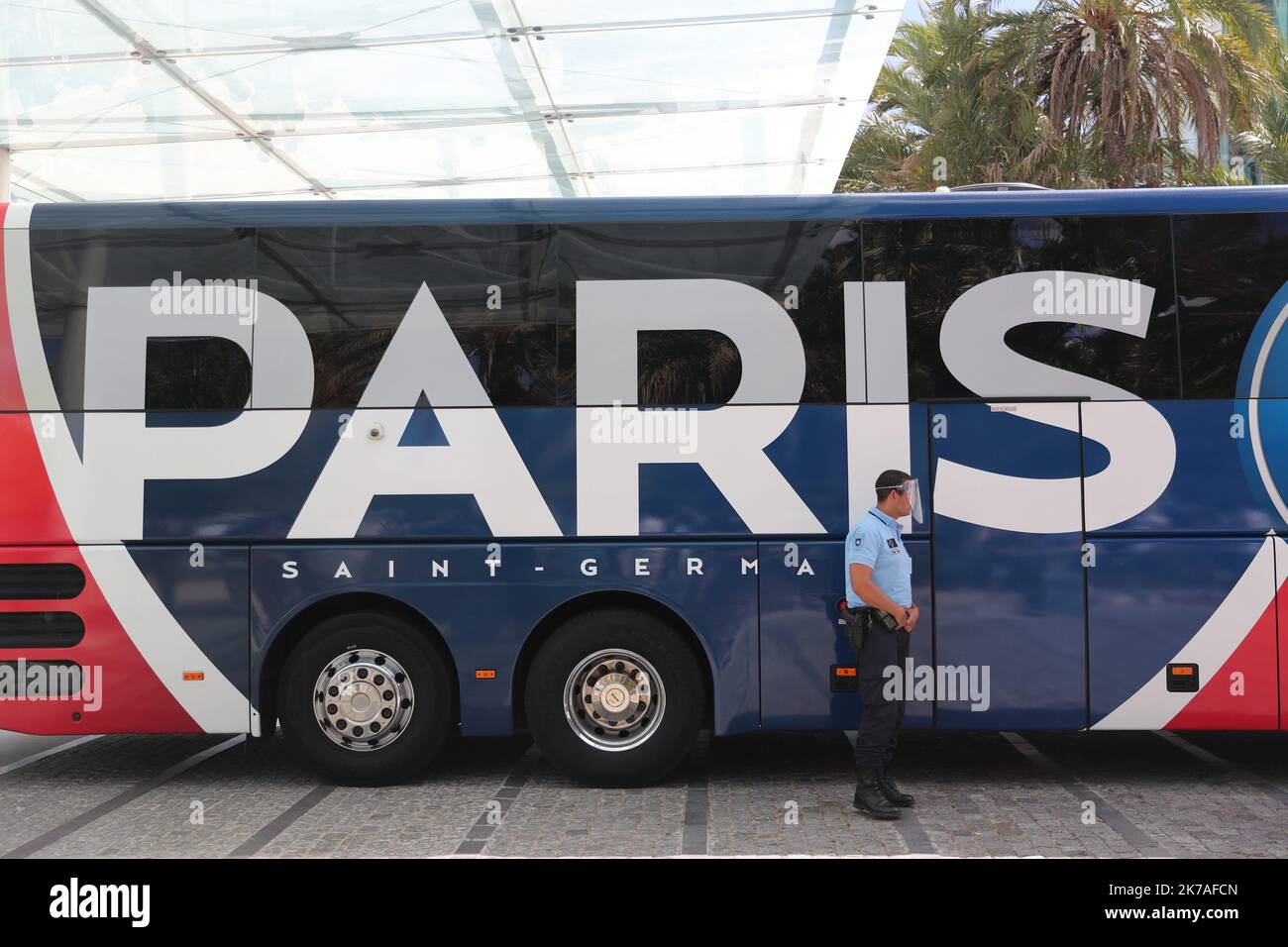 ©PHOTOPQR/LE PARISIEN/ARNAUD JOURNOIS ; LISBONNE ; 15/08/2020 ; FOOTBALL FINAL 8 DE LA LIGUE DES CHAMPIONS A LISBONNE . LES PARISIENS QUITTENT LEUR HOTEL POUR LE CENTRE D'ENTRAINEMENT / 2020/08/15. Champion's League Final 8 il team PSG francese arriva a Lisbonn. Foto Stock