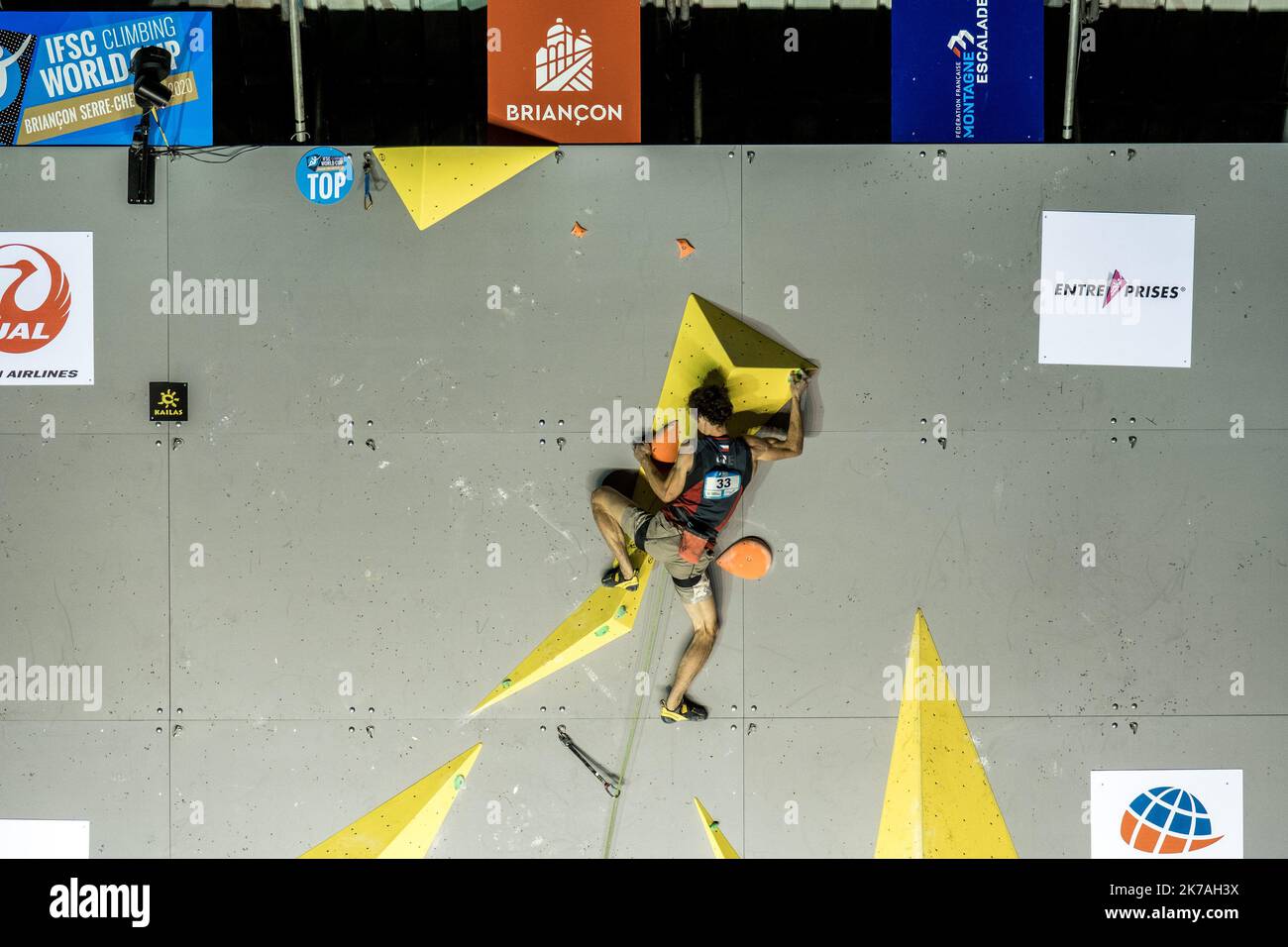 ©Michael Bunel / le Pictorium/MAXPPP - Michael Bunel / le Pictorium - 21/08/2020 - Francia / Provence-Alpes-Cote d'Azur / Briancon - Adam Ondra, (republique tcheque), meilleur Grimpeur mondial, Lors des demi-finales des championnats du monde d'escalation. L'etape de Briancon est la seule epreuve maintenue du mondial. Les autres ont ete annule en raison de la pandemie du Covid-19. 21 aout 2020. Briancon, Francia. / 21/08/2020 - Francia / Provence-Alpes-Cote d'Azur / Briancon - Adam Ondra, (Repubblica Ceca), miglior arrampicatore al mondo, durante le semifinali dei campionati del mondo di arrampicata. Il BRI Foto Stock