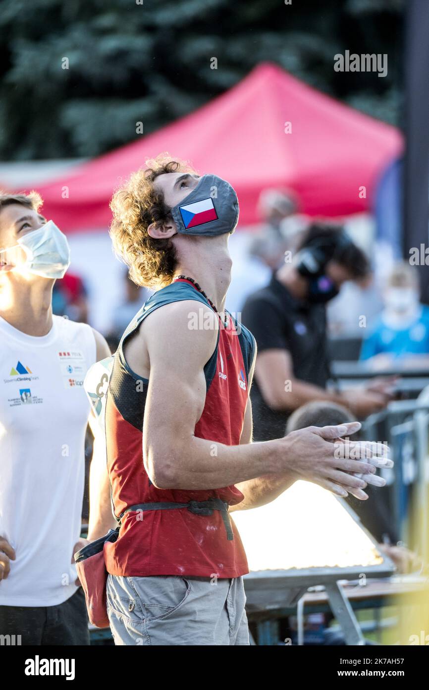 ©Michael Bunel / le Pictorium/MAXPPP - Michael Bunel / le Pictorium - 21/08/2020 - Francia / Provence-Alpes-Cote d'Azur / Briancon - Adam Ondra, (republique tcheque), lors des reperages de voie avant la phase des demi-finales des championnats du monde d'escalation. L'etape de Briancon est la seule epreuve maintenue du mondial. Les autres ont ete annule en raison de la pandemie du Covid-19. 21 aout 2020. Briancon, Francia. / 21/08/2020 - Francia / Provence-Alpes-Cote d'Azur / Briancon - Adam Ondra, (Repubblica Ceca), durante il percorso marcature prima della fase semifinale del mondo arrampicata Champio Foto Stock