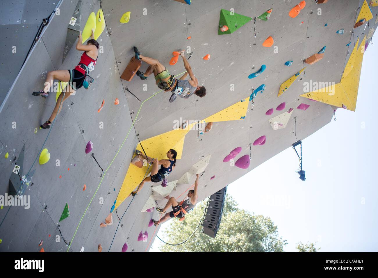 ©Michael Bunel / le Pictorium/MAXPPP - Michael Bunel / le Pictorium - 21/08/2020 - Francia / Provence-Alpes-Cote d'Azur / Briancon - Fanny Gibert (Francia), Lors des phases de qualificazioni pour les demi-finales du championnats du monde d'escalation. L'etape de Briancon est la seule epreuve maintenue du mondial. Les autres ont ete annule en raison de la pandemie du Covid-19. 21 aout 2020. Briancon, Francia. / 21/08/2020 - Francia / Provence-Alpes-Cote d'Azur / Briancon - Fanny Gibert, (Francia), 5 volte campione della disciplina -Block-, durante il suo passaggio nelle semifinali del mondo climbing c Foto Stock