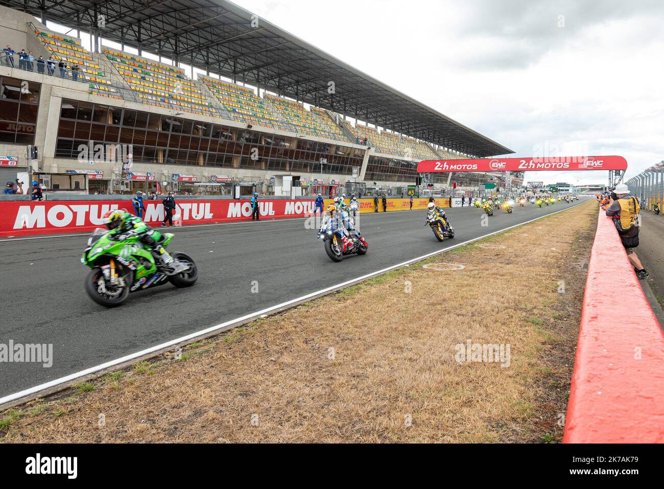 Â-PHOTOPQR/OUEST FRANCE/DOMINIQUE BREUGNOT PHOTOGRAPHER ; LE MANS ; 29/08/2020 ; MOTO SAISON 2020 LE MANS/SARTHE/FRANCE CIRCUIT DES 24 HEURES DU MANS/BUGATTI 24 H MOTOS 2020 SAMEDI 29 AOÃ›T 2020 LE DÃ OUPART DEVANT TES TRIBUNES DÃ HÉSERTE, SUITE Ã€ LA COVID 19 ET SES RESTRICTIONS - LA 24 ORE MOTOS 2020 FRANCE LE MANS AGOSTO 29 2020 Foto Stock