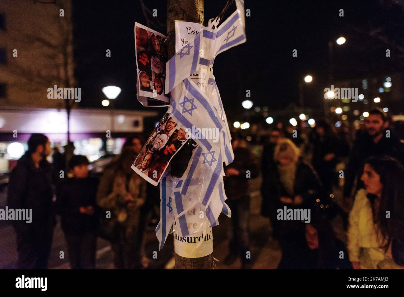 ©Jan Schmidt-Whitley/le Pictorium/MAXPPP - Jan Schmidt-Whitley/le Pictorium - 11/01/2015 - Francia / Parigi - Deux jours apres les attentats contre l'Hyper Casher de la porte de Vincennes, les francais viennent honorer la memoire des victimes. / 11/01/2015 - Francia / Parigi - Domenica, 11 2015 gennaio, una grande folla a Parigi si è riunita per mostrare il suo attaccamento ai valori repubblicani a seguito degli attacchi contro Charlie Hebdo e la bottega Hyper Casher della porta di Vincennes da parte dei fratelli Kouachi. Quest'ultimo rivendicò l'attacco in nome di al Qaeda nella penisola araba (AQAP). Le vittime del Foto Stock