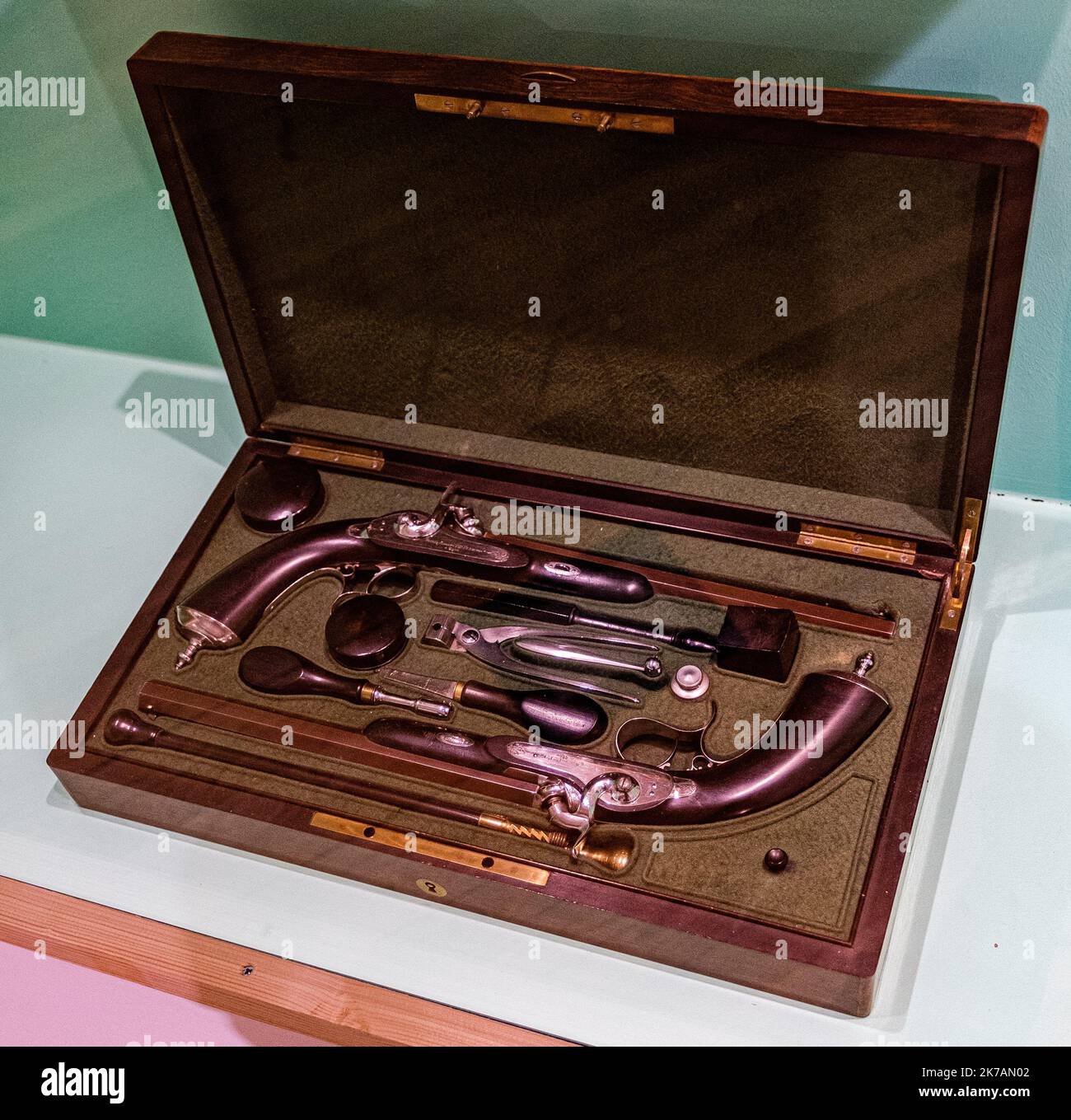 Arnaud BEINAT/Maxppp. 2020/09/02, Saint-Etienne, Francia. L'exposition intitulée Armes pour cibles se tient du Premier settembre au 3 janvier au musée d'art et d'industrie de Saint Étienne. Paire de pistolets de duel à percussioni par capsule fabriqués par Verney Carron Frères vers 1860/70. Foto Stock