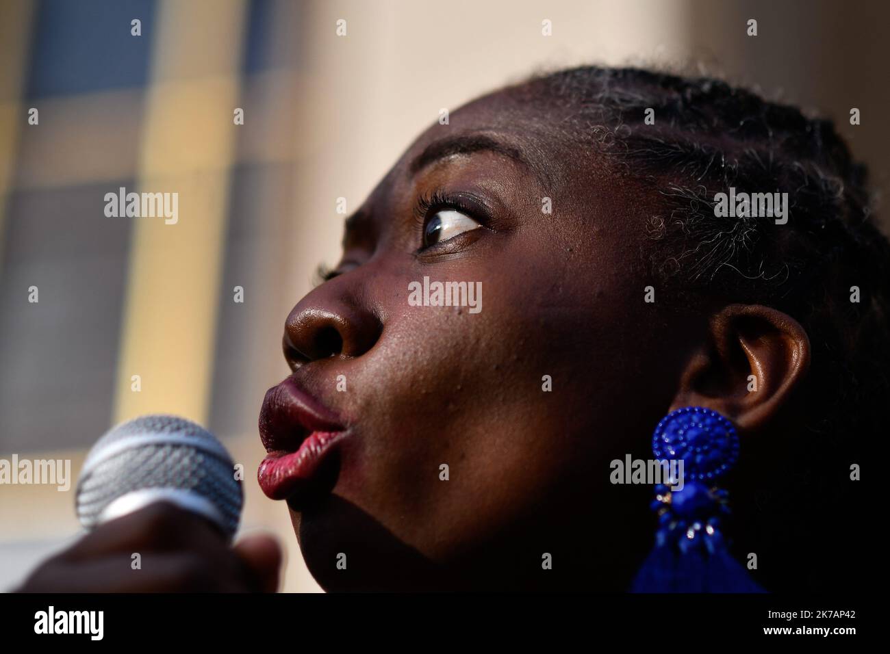 ©Julien Mattia / le Pictorium/MAXPPP - Julien Mattia / le Pictorium - 05/09/2020 - Francia / Ile-de-France / Parigi - la deputee LFI, Daniele Obono, depeinte en esclave par le magazine valeurs actuelles, presentate a la manifestazione contre la racisme sur la Place des droits de l'homme a Parigi. / 05/09/2020 - Francia / Ile-de-France (regione) / Parigi - LFI MP Daniele Obono, ritratto come schiavo dalla rivista valeurs Actuelles, presente alla manifestazione contro il razzismo in Piazza dei diritti umani a Parigi. Foto Stock