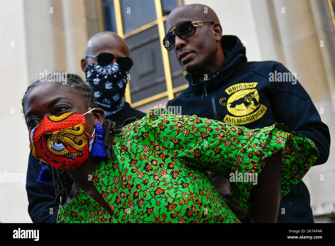 ©Julien Mattia / le Pictorium/MAXPPP - Julien Mattia / le Pictorium - 05/09/2020 - Francia / Ile-de-France / Parigi - la deputee LFI, Daniele Obono, depeinte en esclave par le magazine valeurs actuelles, presentate a la manifestazione contre la racisme sur la Place des droits de l'homme a Parigi. / 05/09/2020 - Francia / Ile-de-France (regione) / Parigi - LFI MP Daniele Obono, ritratto come schiavo dalla rivista valeurs Actuelles, presente alla manifestazione contro il razzismo in Piazza dei diritti umani a Parigi. Foto Stock