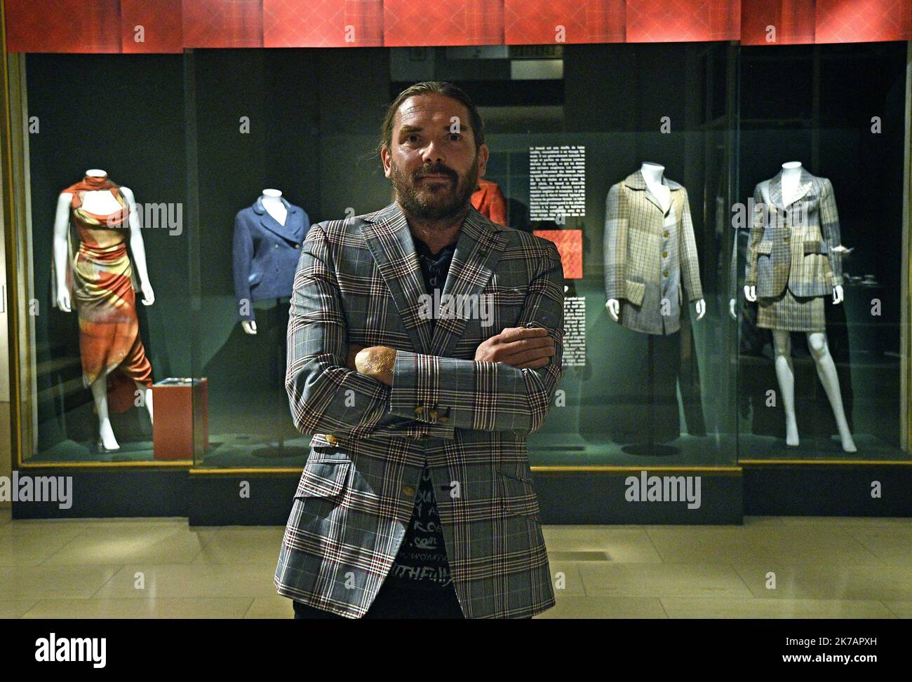 ©PHOTOPQR/LE PROGRES/Stéphane GUIOCHON - Lione 2e Arrondissement 08/09/2020 - Expo Vivienne Westwood -A Lione au musée des tissus Expo Vivienne Westwood ici Lee Price - dal 10 settembre al 17 gennaio 2021 il Museo del tessile ospiterà una grandiosa mostra dedicata alla designer britannica Vivienne Westwood. Foto Stock