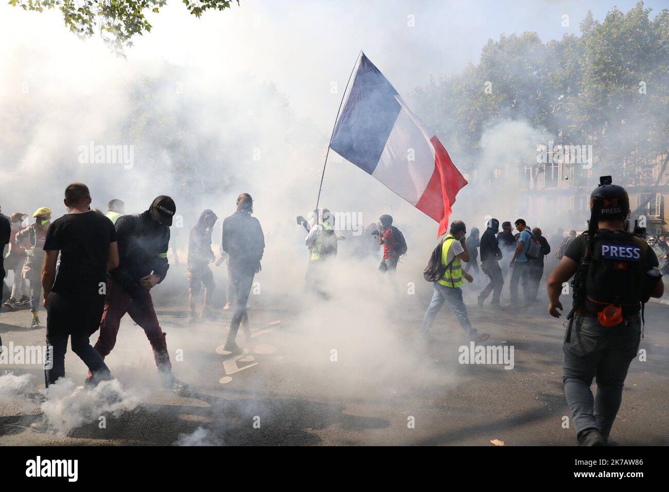 ©PHOTOPQR/LE PARISIEN/Arnaud JOURNOIS ; Paris ; 12/09/2020 ; manifestation de gilets jaunes à Paris. 2020/09/12. Dimostrazioni di giubbotti gialli in Francia. Il movimento dei giubbotti gialli è un movimento populista e popolare di protesta per la giustizia economica, iniziato in Francia nell'ottobre 2018. Foto Stock