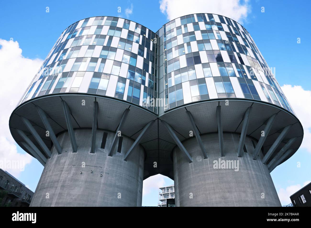 Copenaghen, Danimarca - Settembre 2022: Vista delle Torri Portland, due silos convertiti in uffici nel distretto di Nordhavn. Foto Stock