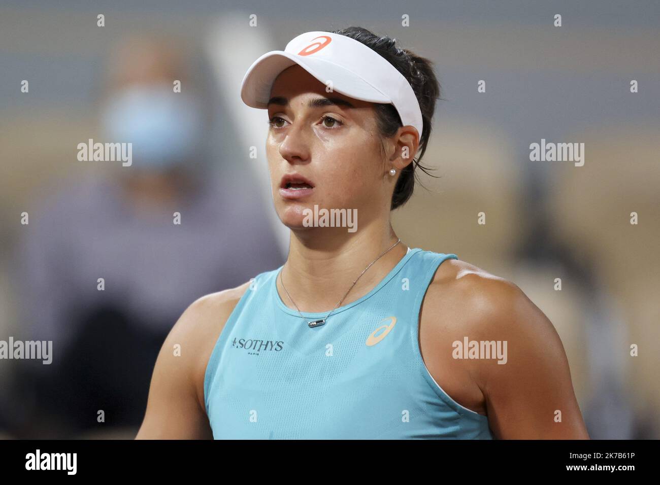 ©Sebastien Muylaert/MAXPPP - caroline Garcia di Francia reagisce durante il suo terzo turno di Women's Singles contro Elise Mertens del Belgio il sesto giorno del 2020 French Open al Roland Garros di Parigi, Francia. 02.10.2020 Foto Stock