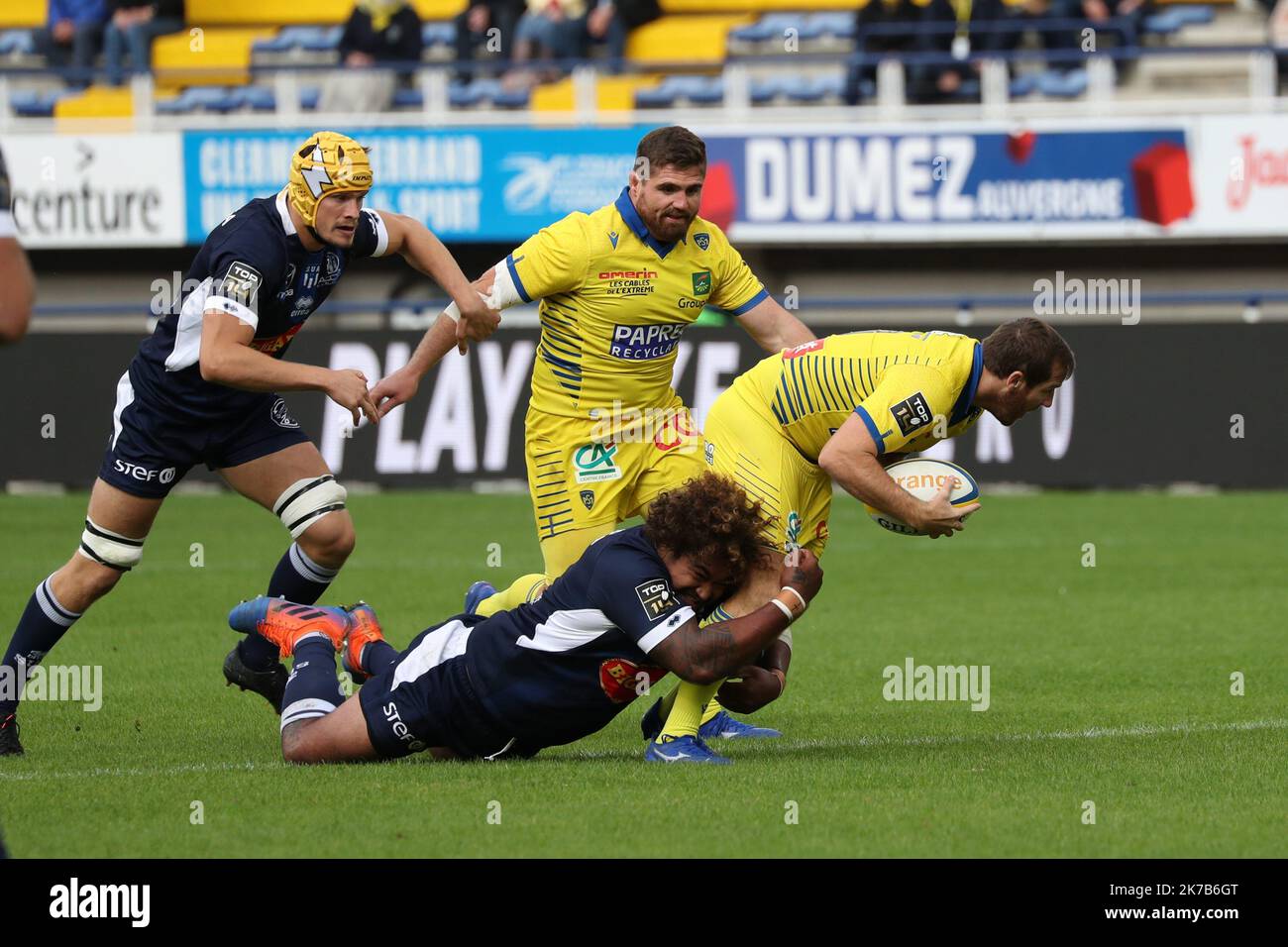 © Thierry LARRET / Maxppp. RUGBY TOP 14 : ASM Clermont Auvergne vs su Agen Stade Marcel Michelin, Clermont-Ferrand (63) le 3 ottobre 2O2O. LOPEZ Camille (ASM) Foto Stock