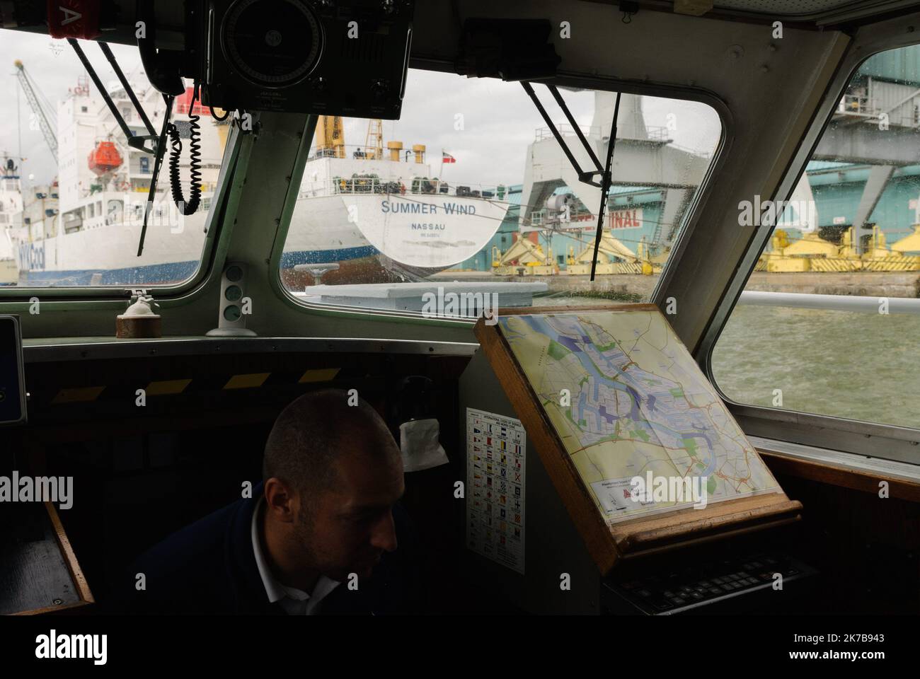 ©Nicolas Landemard / le Pictorium/MAXPPP - Nicolas Landemard / le Pictorium - 05/10/2011 - Belgique / Anvers - la Police de la Navigation est chargee de la fonction de police dans les ports maritimes et les principaux ports de plaisance, sur les voies navigables interieures ainsi que sur l'ensemble des eaux relevant de la juridiction belge. Parmi ses taches cles se trouvent la lutte contre la traite des etres humains et l'immigrazione illegale, la lutte antidrogue, les vols, le terrorisme, la pollution maritionnae....la police de la navigation dispose de 2 postes de police a Anvers (fonte Police Foto Stock