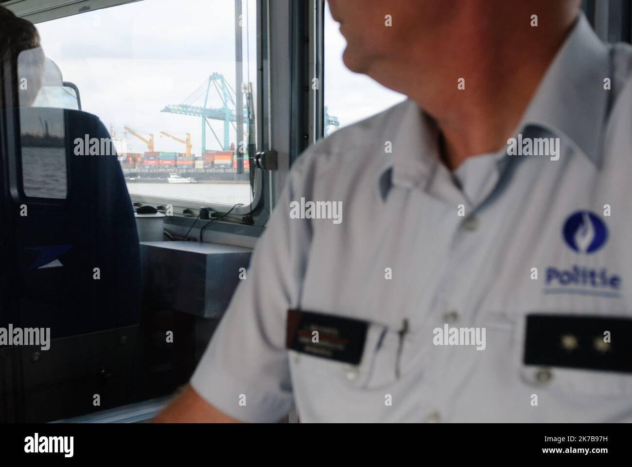 ©Nicolas Landemard / le Pictorium/MAXPPP - Nicolas Landemard / le Pictorium - 05/10/2011 - Belgique / Anvers - la Police de la Navigation est chargee de la fonction de police dans les ports maritimes et les principaux ports de plaisance, sur les voies navigables interieures ainsi que sur l'ensemble des eaux relevant de la juridiction belge. Parmi ses taches cles se trouvent la lutte contre la traite des etres humains et l'immigrazione illegale, la lutte antidrogue, les vols, le terrorisme, la pollution maritionnae....la police de la navigation dispose de 2 postes de police a Anvers (fonte Police Foto Stock