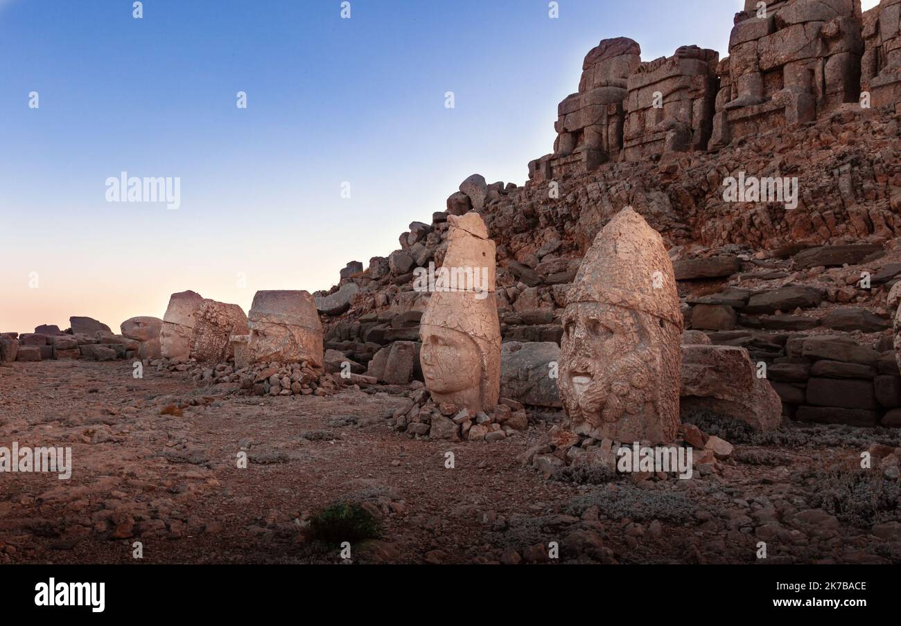 Parco Nazionale di Mount Nemrut. Sculture gigantesche che hanno 2000 anni. Incluso nella lista del patrimonio culturale mondiale dell'UNESCO. Ottobre 2022 Foto Stock