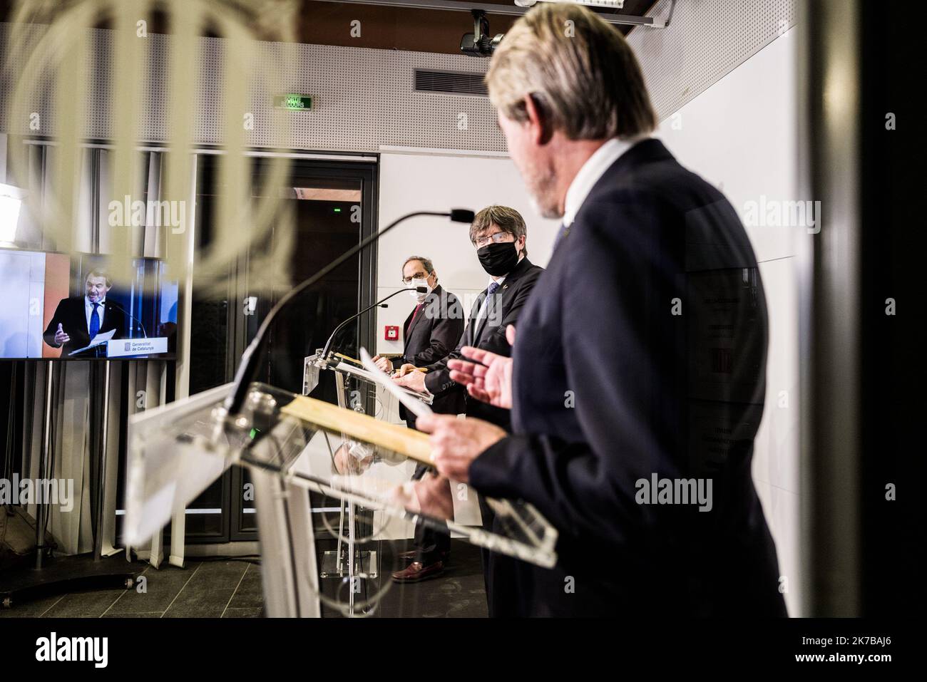 ©PHOTOPQR/l'INDEPENDANT/Nicolas Parent ; Perpignan ; 09/10/2020 ; Conférence de presse des trois anciens présidents d'ela généralitat de Catalunya, Quim Torra, Carles Puigdemont, et Artur Mas, réunis à Perpignan. il presidente separatista catalano Quim Torra, deputato europeo e l'ex presidente catalano Carles Puigdememont e l'ex presidente regionale catalano Artur Mas, gli ultimi tre presidenti della regione catalana, hanno tenuto una conferenza stampa a Perpignan, nella Francia sudoccidentale, il 9 ottobre 2020. Foto Stock