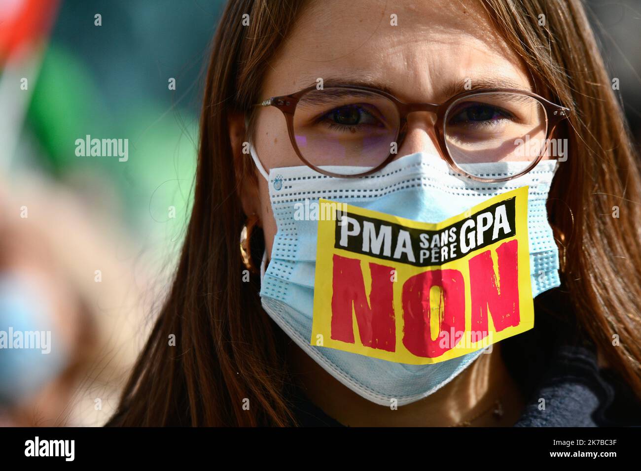 ©Julien Mattia / le Pictorium/MAXPPP - Julien Mattia / le Pictorium - 10/10/2020 - Francia / Parigi - sur la Place Vendome des milliers d'opposants a la PMA pour toutes s'etaient rassemblees pour manifester contre la loi bioetique, a Paris le 10 ottobre 2020. / 10/10/2020 - Francia / Parigi - su Place Vendome, migliaia di oppositori del PMA per tutti si erano riuniti per manifestare contro la legge sulla bioetica, a Parigi il 10 ottobre 2020. Foto Stock