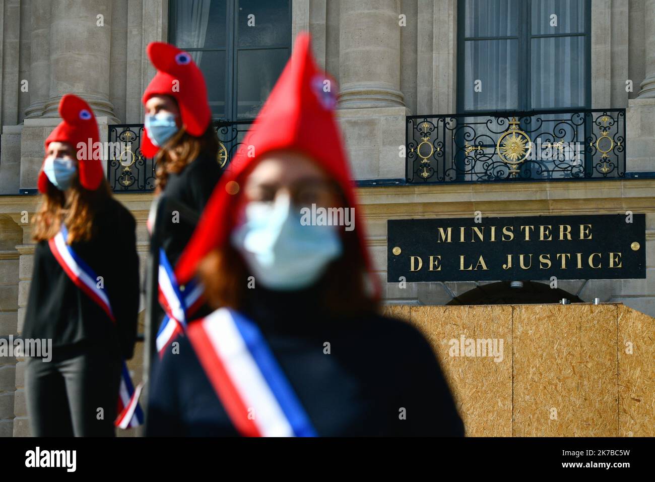 ©Julien Mattia / le Pictorium/MAXPPP - Julien Mattia / le Pictorium - 10/10/2020 - Francia / Parigi - sur la Place Vendome des milliers d'opposants a la PMA pour toutes s'etaient rassemblees pour manifester contre la loi bioetique, a Paris le 10 ottobre 2020. / 10/10/2020 - Francia / Parigi - su Place Vendome, migliaia di oppositori del PMA per tutti si erano riuniti per manifestare contro la legge sulla bioetica, a Parigi il 10 ottobre 2020. Foto Stock