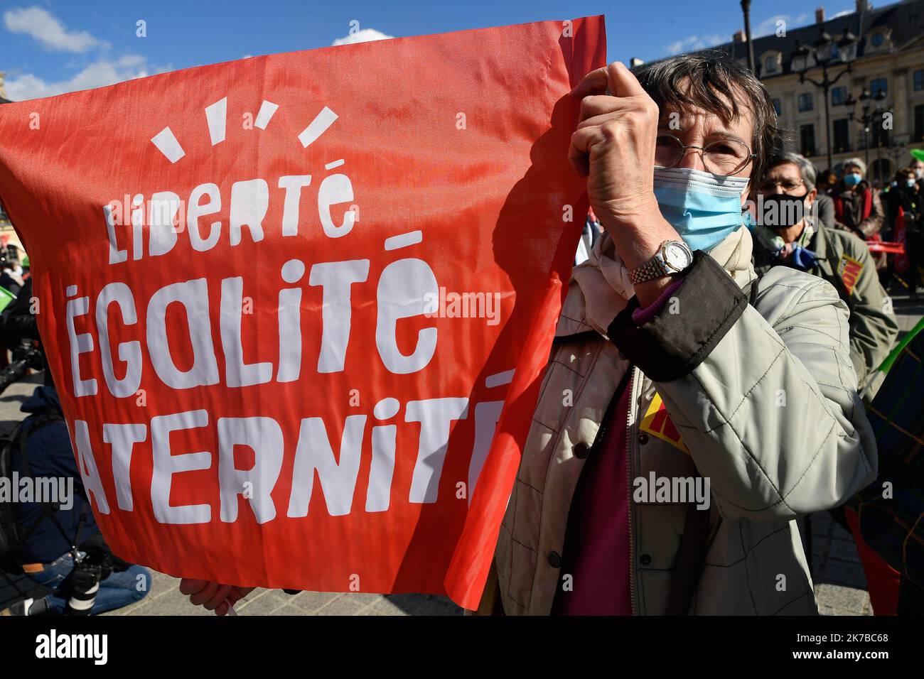 ©Julien Mattia / le Pictorium/MAXPPP - Julien Mattia / le Pictorium - 10/10/2020 - Francia / Parigi - sur la Place Vendome des milliers d'opposants a la PMA pour toutes s'etaient rassemblees pour manifester contre la loi bioetique, a Paris le 10 ottobre 2020. / 10/10/2020 - Francia / Parigi - su Place Vendome, migliaia di oppositori del PMA per tutti si erano riuniti per manifestare contro la legge sulla bioetica, a Parigi il 10 ottobre 2020. Foto Stock