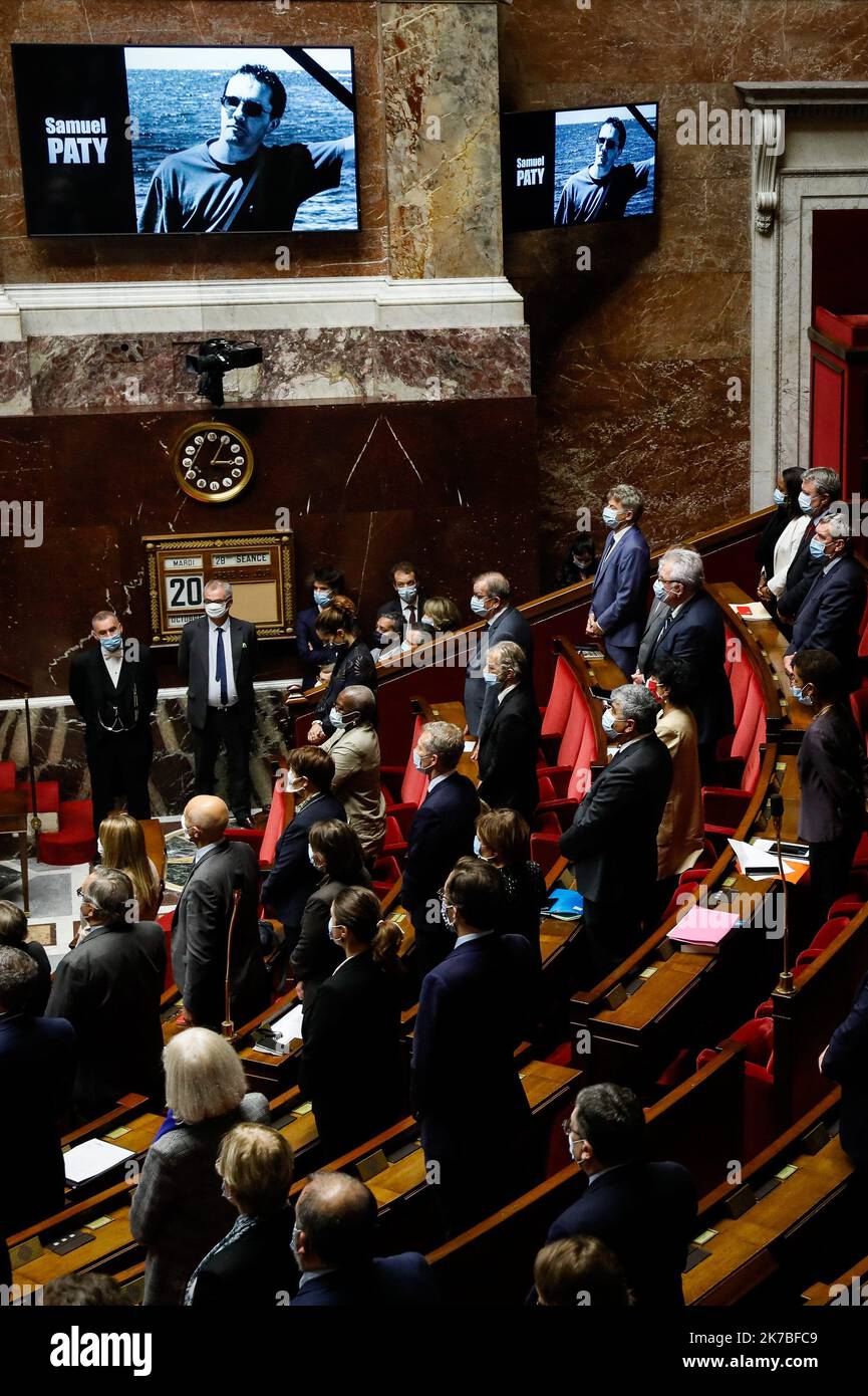 ©THOMAS PADILLA/MAXPPP - 20/10/2020 ; PARIGI, FRANCIA ; HOMMAGE DES DEPUTES A L' ASSEMBLEE NATIONALE AU PROFESSIONUR ASSASSINE LORS D' UNE ATTAQUE TRRORISTE, SAMUEL PATY. - OMAGGIO DEI DEPUTATI A SAMUEL PATY FRANCIA - PARIGI OTT 20 2020 Foto Stock