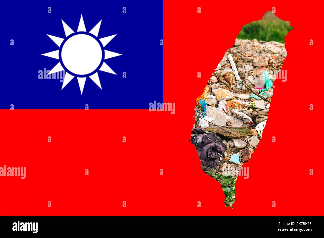 Sfocare la bandiera di Taiwan, i colori ufficiali e le proporzioni corrette. Bandiera nazionale di Taiwan. Mappa di Taiwan. Democrazia. Guerra e rovine. Fuori fuoco Foto Stock