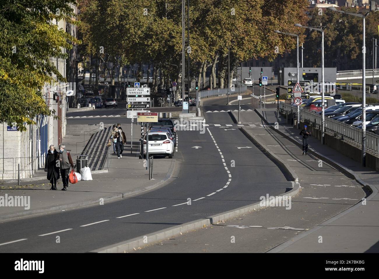 ©PHOTOPQR/LE PROGRES/Maxime JEGAT - Lyon 30/10/2020 - Jour 1 du reconfino à Lyon le 30 octobre 2020 -le quai Romain Rolland déserté au Premier jour du reconfino à Lyon. - Francia, 30th 2020 ottobre - nuovo blocco contro la diffusione pandemica del covid-19, fino a dicembre 1st 2020 Foto Stock
