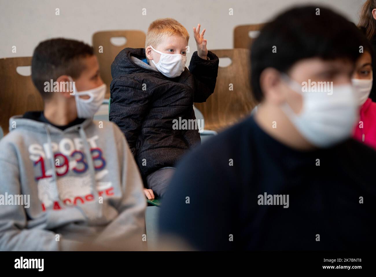 ©PHOTOPQR/VOIX DU NORD/PASCAL BONNIERE ; 02/11/2020 ; ARMENTIERES 02.11.2020 reconfino covid19 , hommage a l enseignant Samuel Paty au collége Jean Rostand Armentieres en presence de Laurent Pietraszewski .PHOTO PASCAL BONNIERE / LA VOIX DU NORD - - - 2020/11/02///. La Francia ha tenuto un tributo nazionale a Samuel Paty nelle scuole. Foto Stock