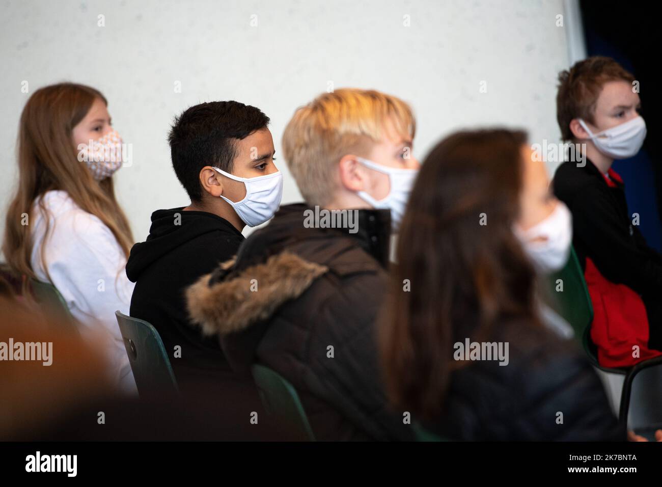 ©PHOTOPQR/VOIX DU NORD/PASCAL BONNIERE ; 02/11/2020 ; ARMENTIERES 02.11.2020 reconfino covid19 , hommage a l enseignant Samuel Paty au collége Jean Rostand Armentieres en presence de Laurent Pietraszewski .PHOTO PASCAL BONNIERE / LA VOIX DU NORD - - - 2020/11/02///. La Francia ha tenuto un tributo nazionale a Samuel Paty nelle scuole. Foto Stock